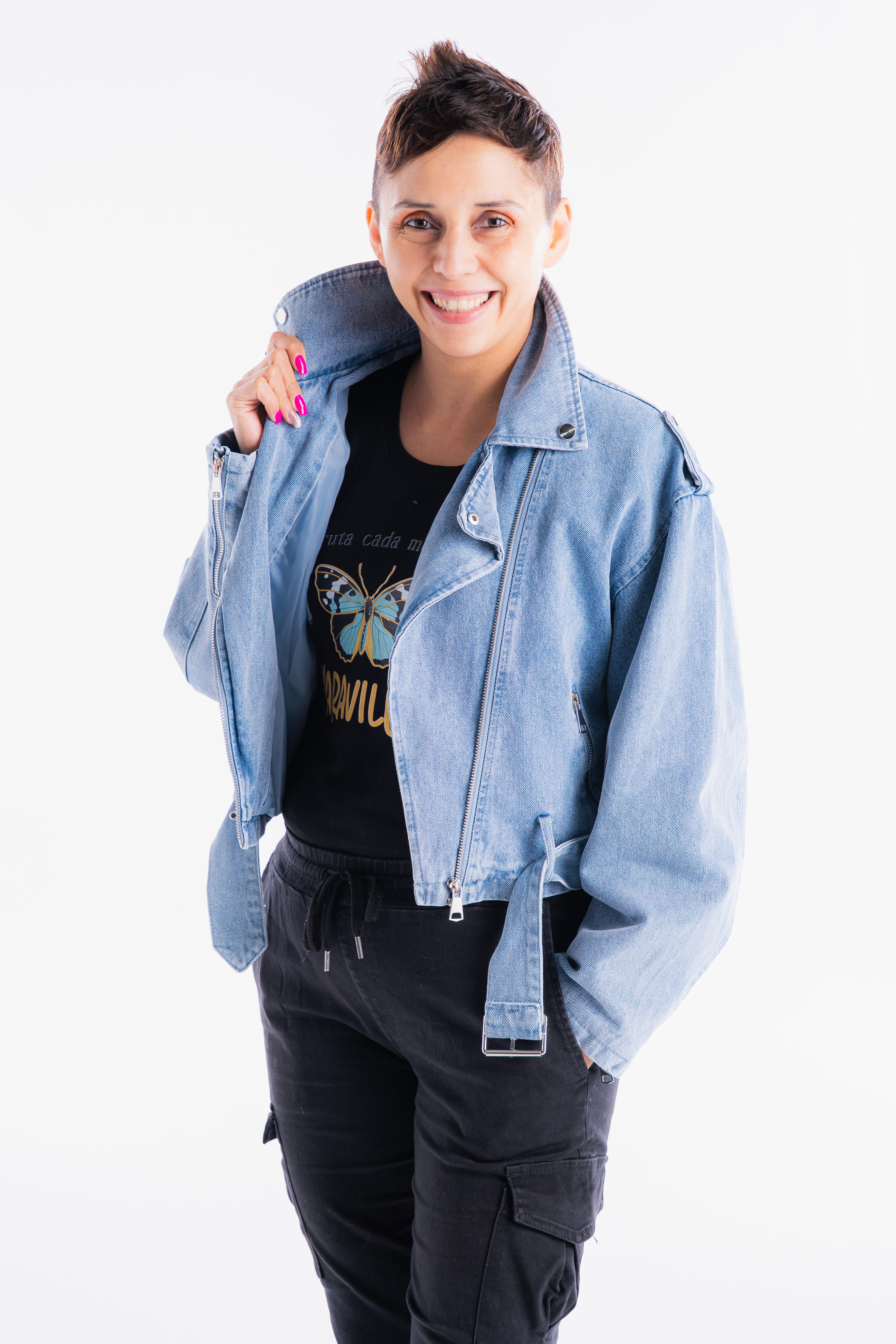 Fotografía profesional provisional de Diana Lobos para la portada